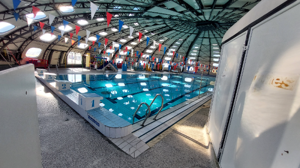 PISCINE MUNICIPALE À SIX FOURS LES PLAGES